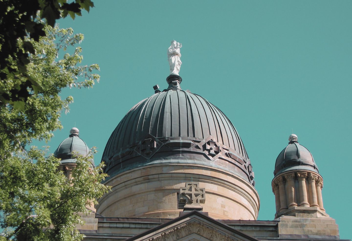 Dôme du Collège Dawson à Montréal, institution d’enseignement supérieur québécoise associée à une controverse sur la liberté académique impliquant une ingérence politique de la ministre Pascale Déry.