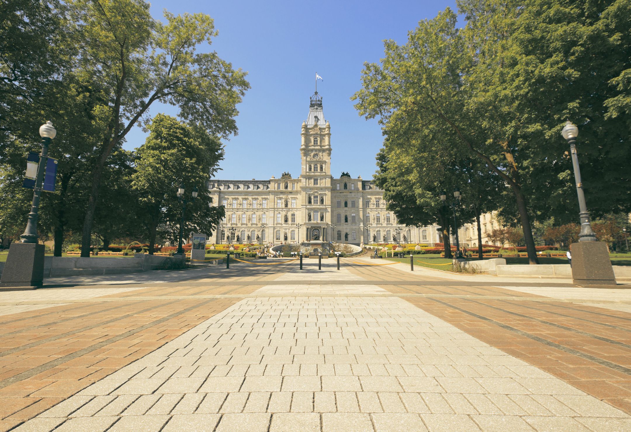 Assemblée nationale du Québec à Québec, où la FQPPU réagit au départ de Pascale Déry et accueille Martine Biron comme nouvelle ministre de l’Enseignement supérieur.