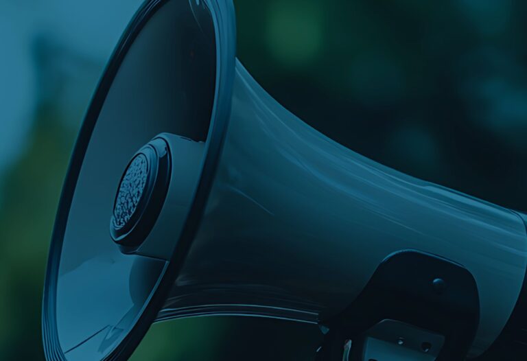 Mégaphone appelant à se faire entendre contre le projet de loi 3 — rappel d’un débat démocratique essentiel et de la défense de la démocratie syndicale (FQPPU).